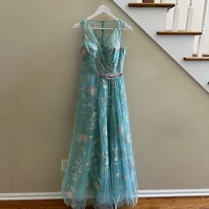 1180$ Teri Jon Sleeveless Tulle Embroidered Illusion V-neck Gown Aqua size 2